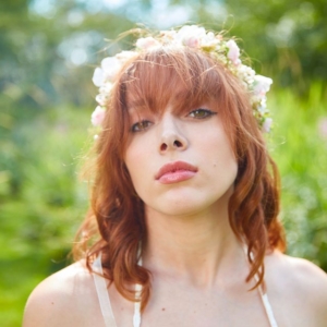 2G9A3344 Portrait of woman with flower crown on outside